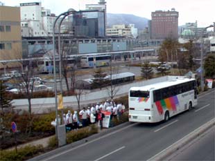 長野駅前にシャトルバス